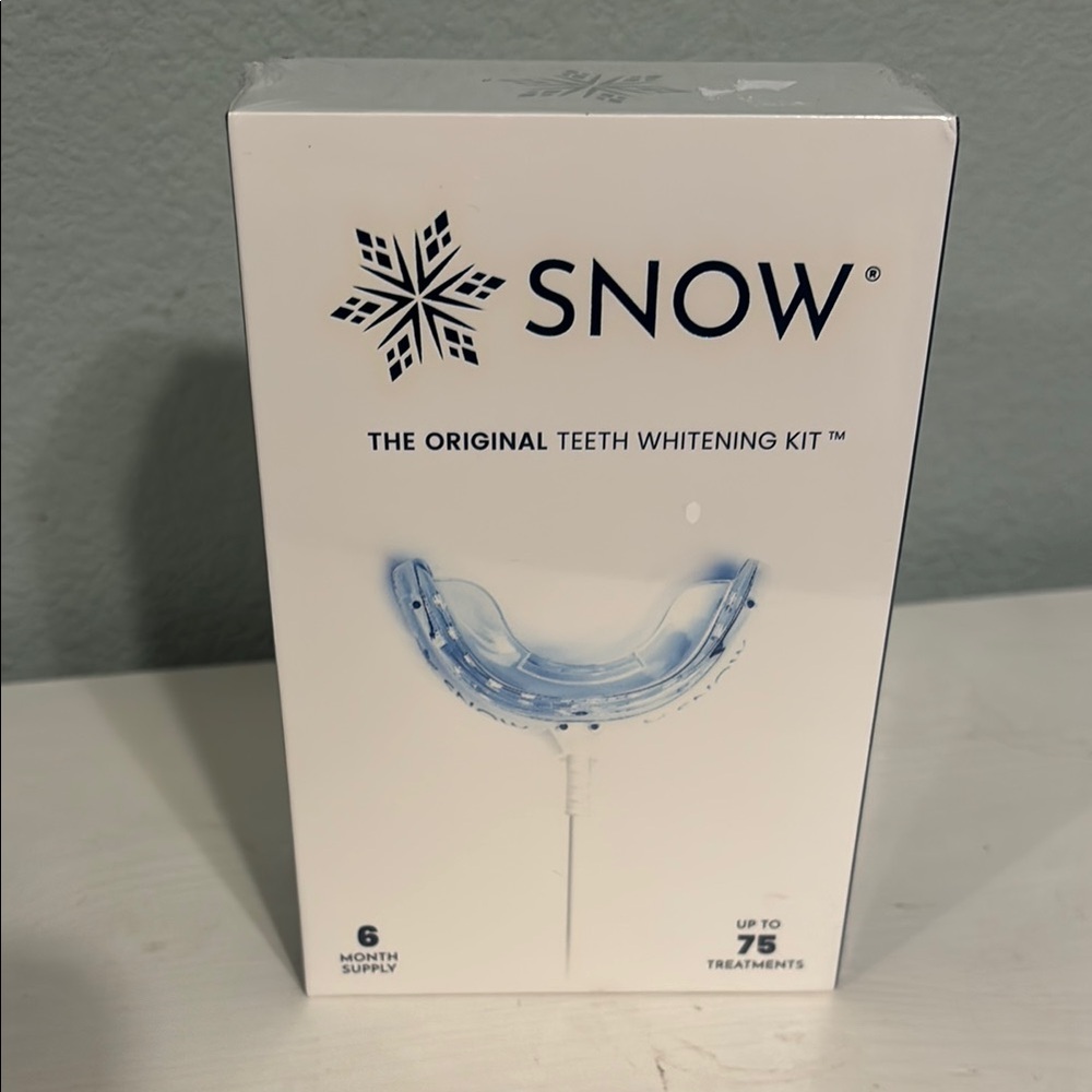 SNOW The Original Teeth Whitening Kit with LED - New Factory Sealed Package